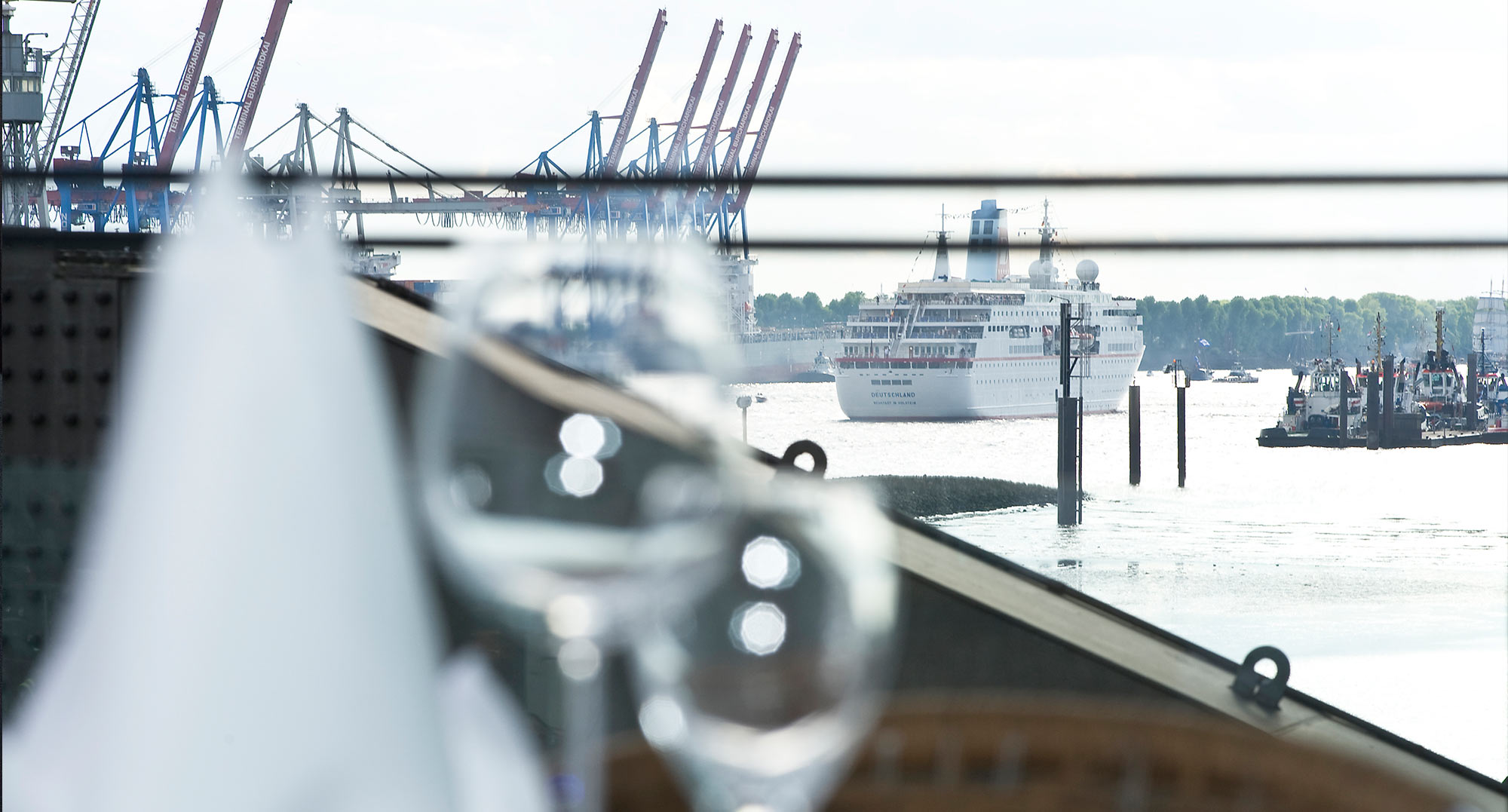 [Translate to English:] Tischreservierung im Fischereihafen Restaurant