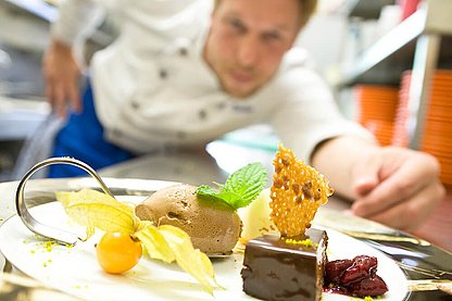 Garnieren-Dessert-Fischereihafen_Restaurant